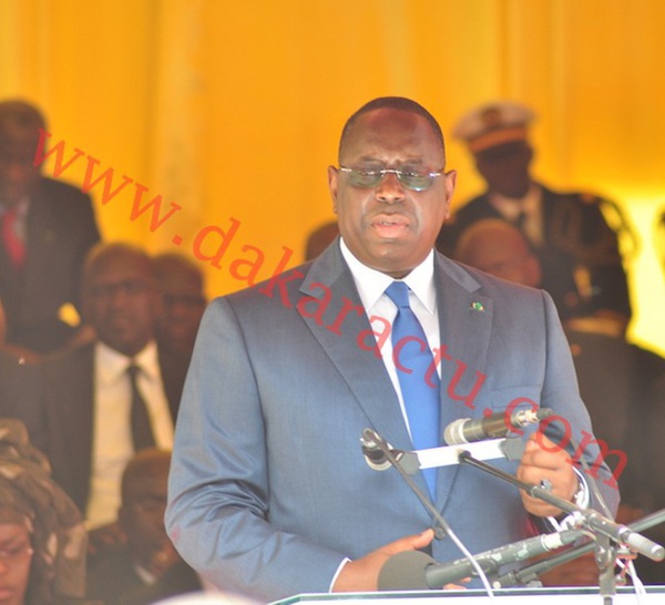 Le président de la République Macky Sall a présidé la cérémonie de prise d'armes à la Place de l'indépendance