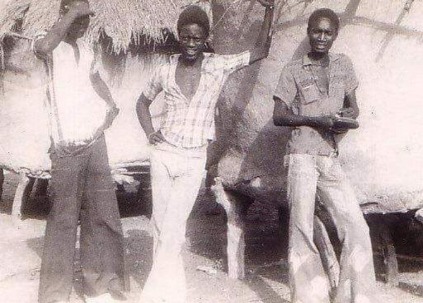 SOUVENIR : Me Amadou Sall, jeune, en compagnie de ses amis