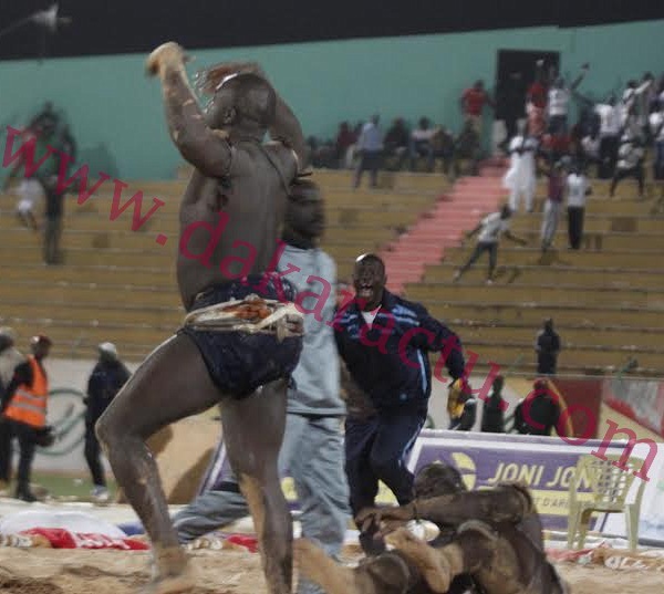 Drapeau Abdoulaye Makhtar Diop : Lac De Guiers II bat Papa Sow