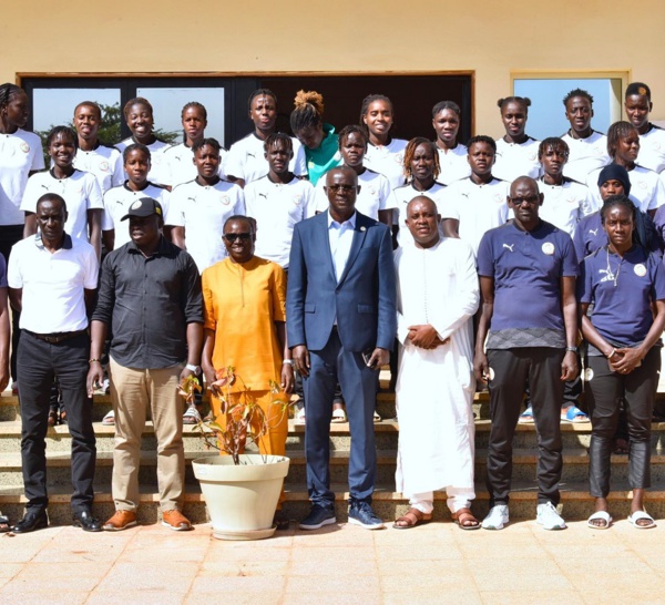 Qualification CAN 2024 : Augustin Senghor a rendu visite aux Lionnes avant le choc contre l’Égypte