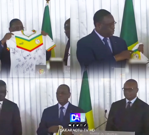 En route vers la CAN, les lions offrent un maillot dédicacé au président Sall …