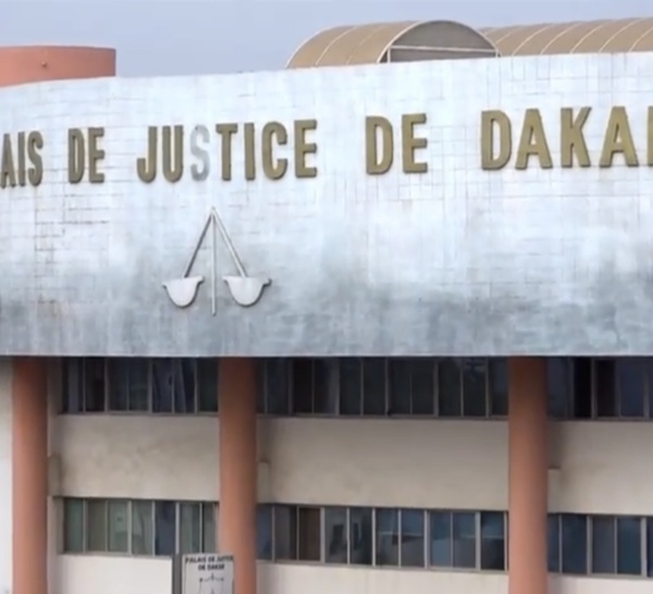 Palais de justice: des acolytes atterrissent à la gendarmerie pour un différend et sont pris avec un seau et une enveloppe rempli de chanvre indien