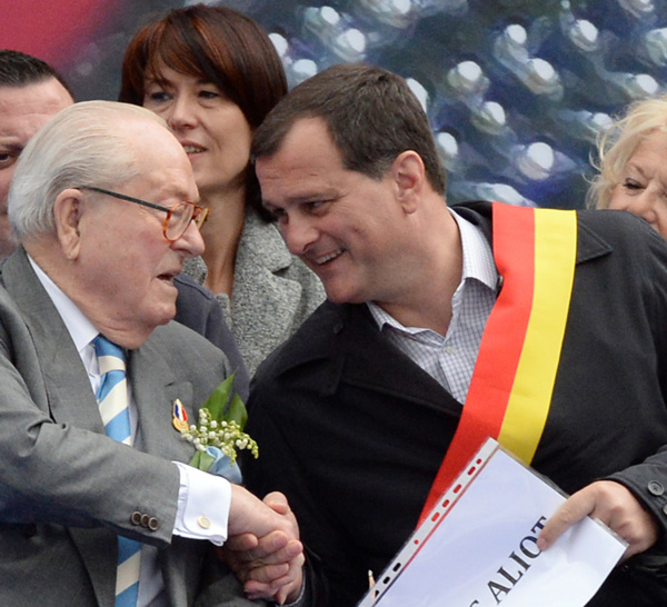 Louis Aliot a voté contre l'exclusion de Jean-Marie Le Pen lors du bureau exécutif du FN