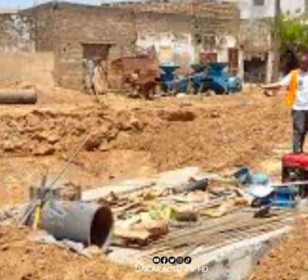 Touba -  Le canal d'évacuation construit il y a moins d’un mois  entre la mairie et la sous -préfecture vient de céder