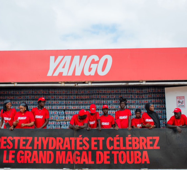 Yango, solidaire de la communauté mouride au Magal de Touba en distribuant des milliers de bouteilles d’eau aux fidèles