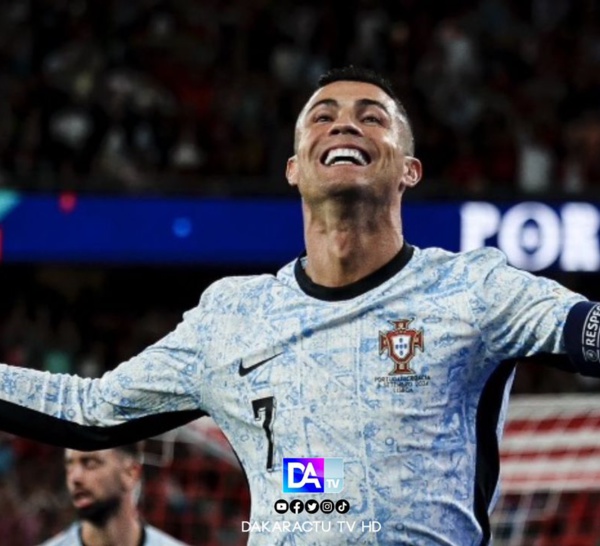 Football : Cristiano Ronaldo franchit le cap des 900 buts !