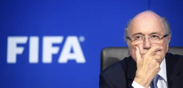 Sepp Blatter suspendu provisoirement de la FIFA